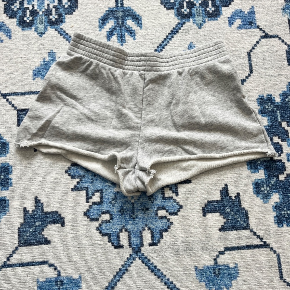 Aritzia TNA Grey Sweatshorts Size S - Picture 2 of 4